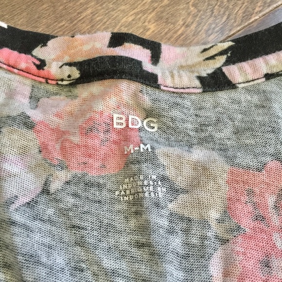 Urban Outfitters BDG Floral V-neck T-shirt - Picture 5 of 6